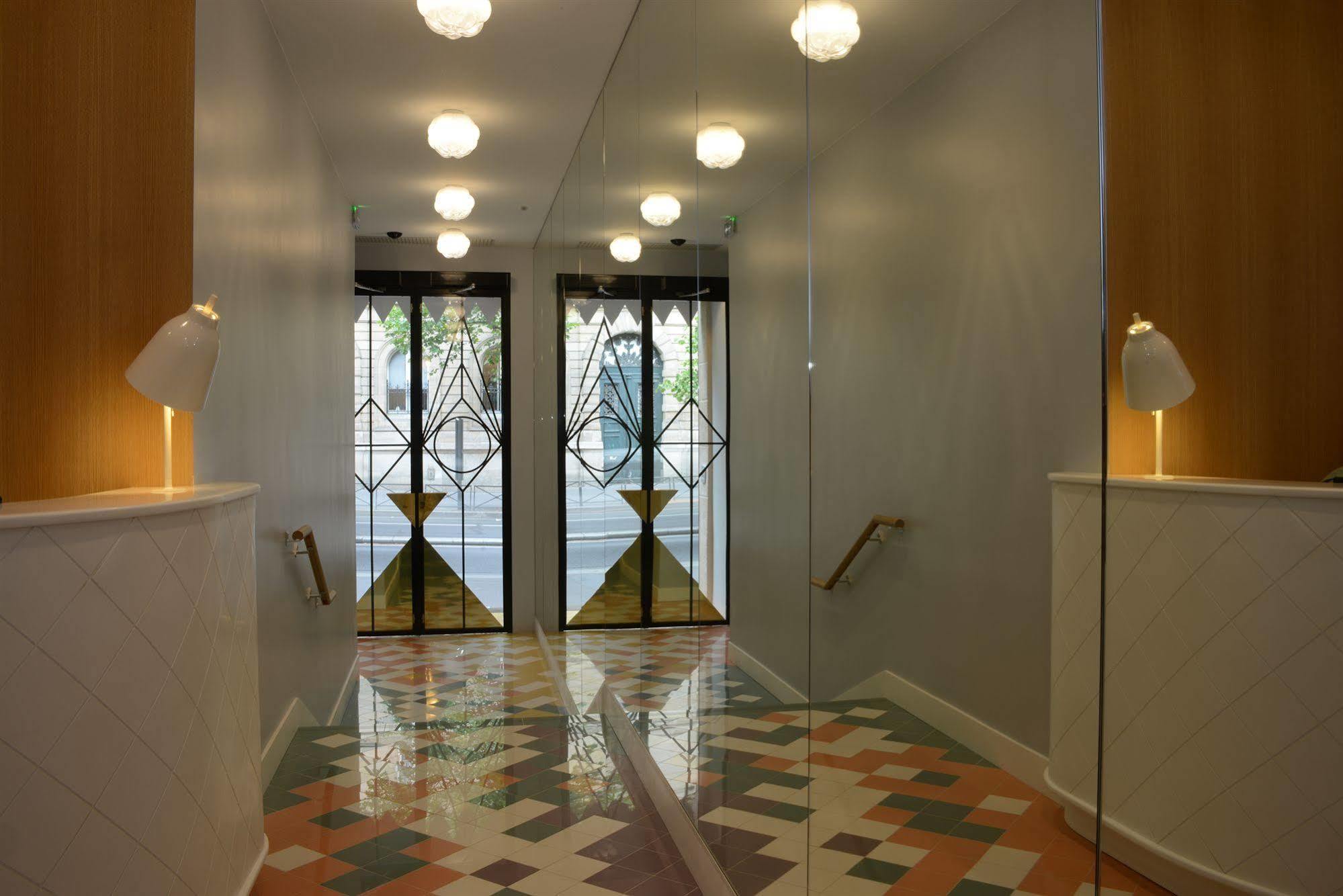 Hotel Le Lapin Blanc Paris Exterior foto